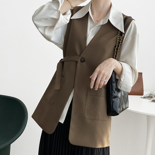 Naiste tekstiilist vabaajavest koos vööga