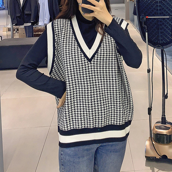 Moteriška languota liemenė gilia špico iškirpte – tinkama žiemai