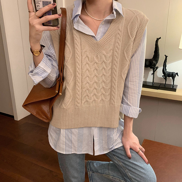 Γυναικείο πλεκτό γιλέκο με  λαιμόκοψη φαρδύ μοντέλο