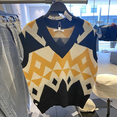 Värviline naiste kootud V-kaelusega vest