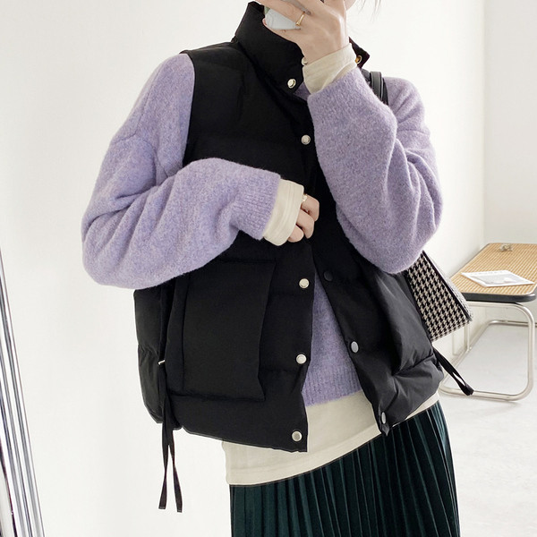 Ležeran ženski prsluk s gumbima i visokim ovratnikom