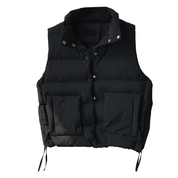 Ležeran ženski prsluk s gumbima i visokim ovratnikom