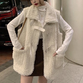 Valge taskutega lai naiste sulevesti mudel