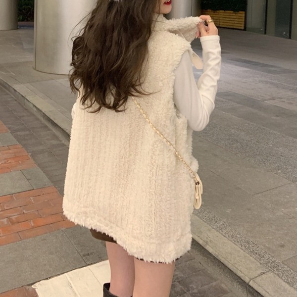 Valge taskutega lai naiste sulevesti mudel