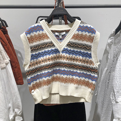 Naiste kootud vesti uus mudel mustri ja spitsikaelusega