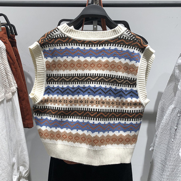 Naiste kootud vesti uus mudel mustri ja spitsikaelusega