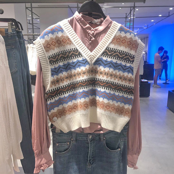 Naiste kootud vesti uus mudel mustri ja spitsikaelusega