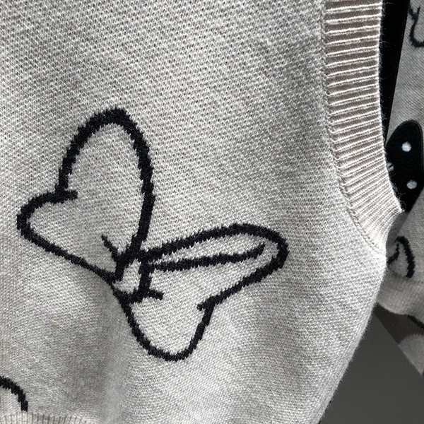 Naiste kootud vest spits-kaelusega beežis toonis