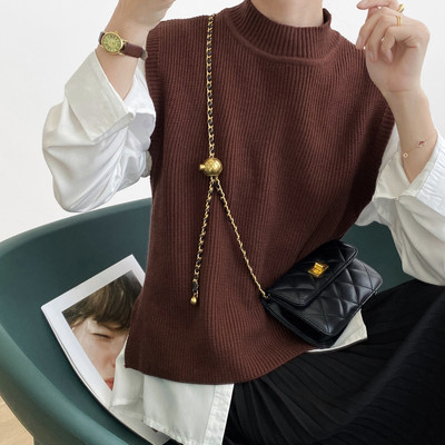 Lai poolkõrge kraega kootud vest