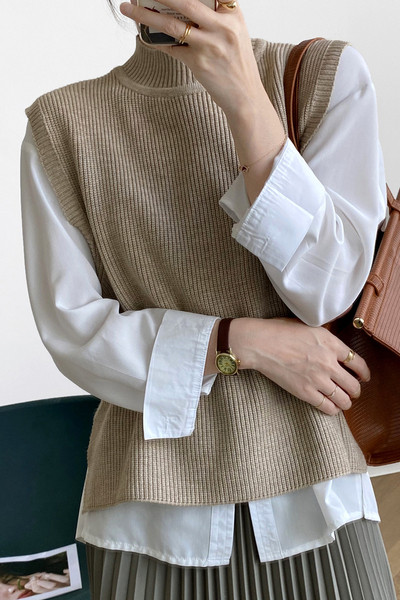 Lai poolkõrge kraega kootud vest