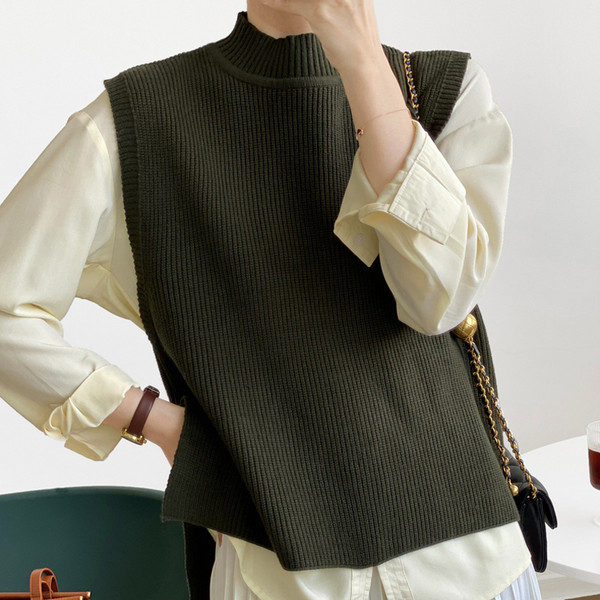 Lai poolkõrge kraega kootud vest