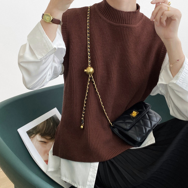 Lai poolkõrge kraega kootud vest