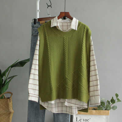 Asümmeetriline ümara kaelusega vest