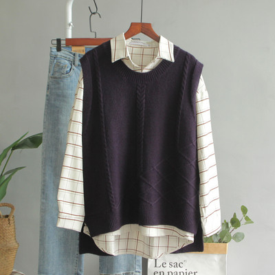 Asümmeetriline ümara kaelusega vest