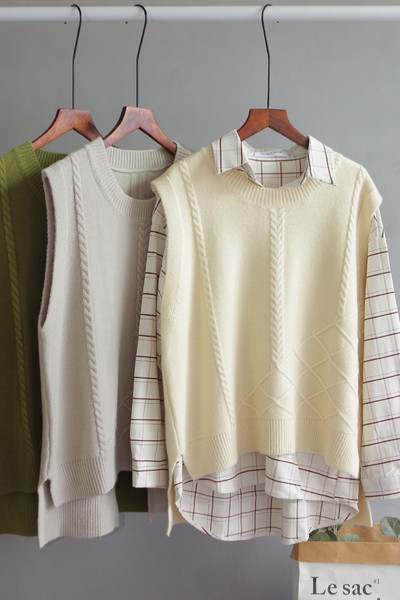 Asümmeetriline ümara kaelusega vest