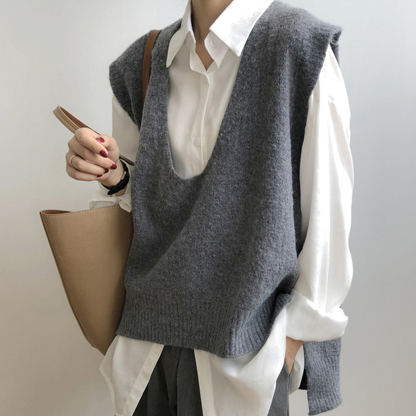 Naiste kootud vest sügava spitsikaelusega