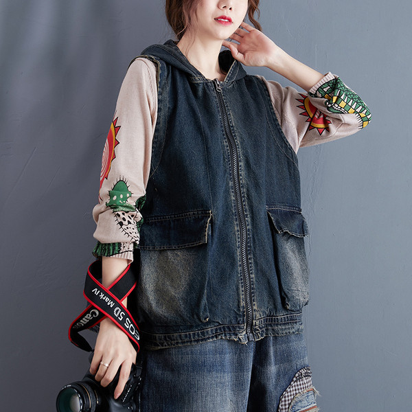 Uus mudel taskutega naiste teksavest