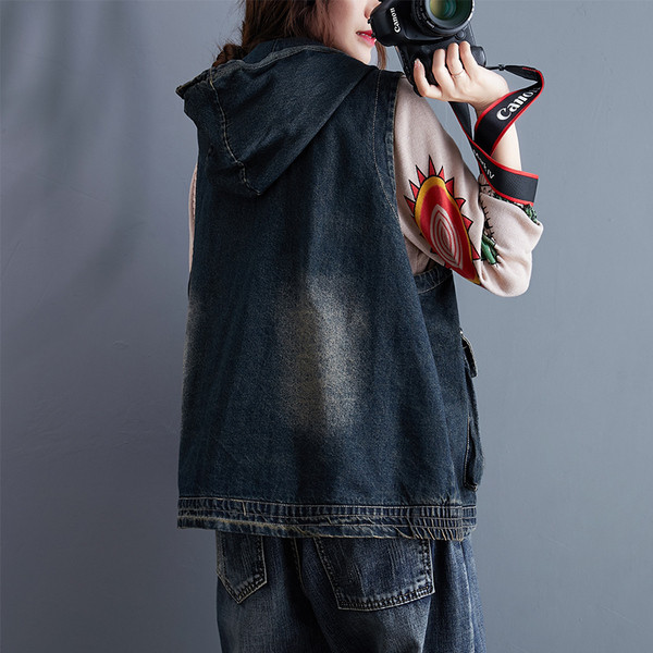 Uus mudel taskutega naiste teksavest