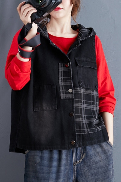 Šiuolaikinė moteriška liemenė iš džinsinio audinio su gobtuvu