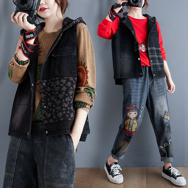 Šiuolaikinė moteriška liemenė iš džinsinio audinio su gobtuvu