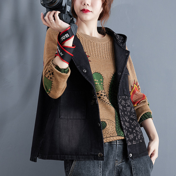 Šiuolaikinė moteriška liemenė iš džinsinio audinio su gobtuvu