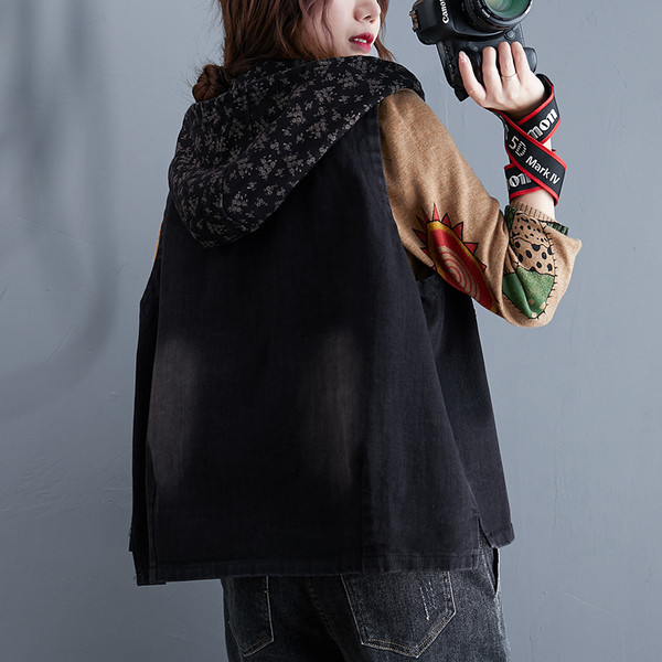 Šiuolaikinė moteriška liemenė iš džinsinio audinio su gobtuvu