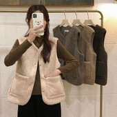 Moderan ženski prsluk s ovalnim izrezom, gumbima i džepovima