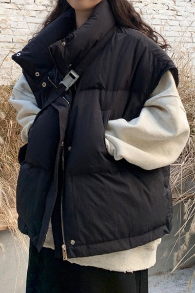 Sportlik vabaaja naiste vesti lai kõrge kraega mudel