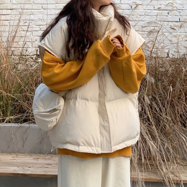 Sportlik vabaaja naiste vesti lai kõrge kraega mudel