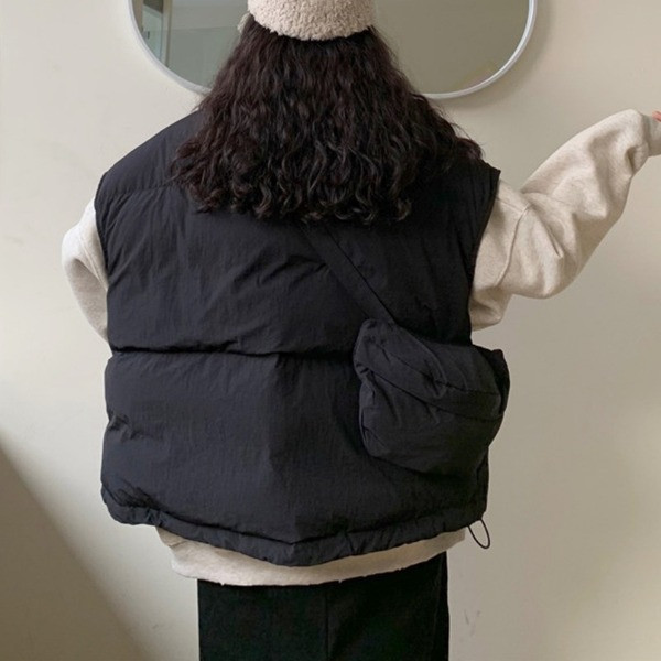 Sportlik vabaaja naiste vesti lai kõrge kraega mudel