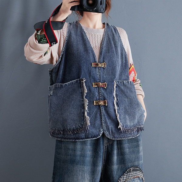 Uut mudelit rebitud motiividega naiste teksavest