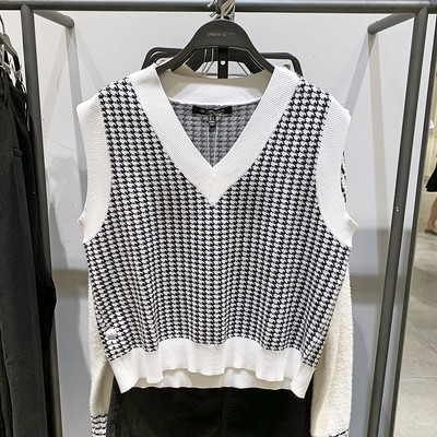 Moodne naiste mustvalge vest spits-kaelusega