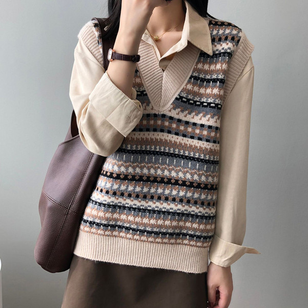 Γυναικείο πλεκτό γιλέκο με ντεκολτέ