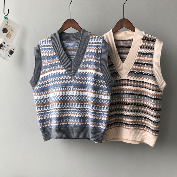 Γυναικείο πλεκτό γιλέκο με ντεκολτέ