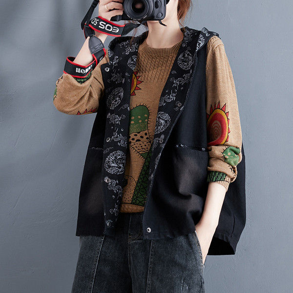 Uus mudel naiste vest kapuutsiga ja teksataskutega