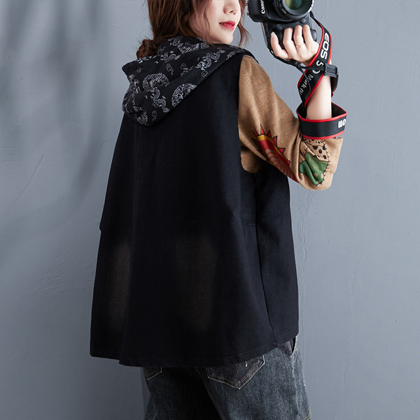 Uus mudel naiste vest kapuutsiga ja teksataskutega