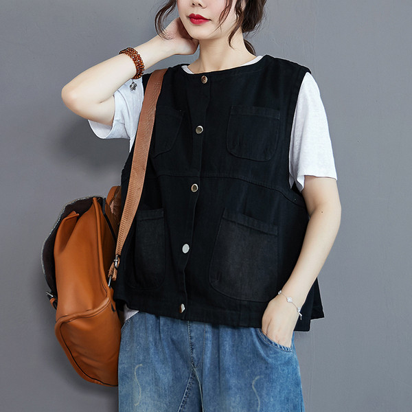 Šiuolaikinė moteriška džinsinė liemenė mėlynos ir juodos spalvos