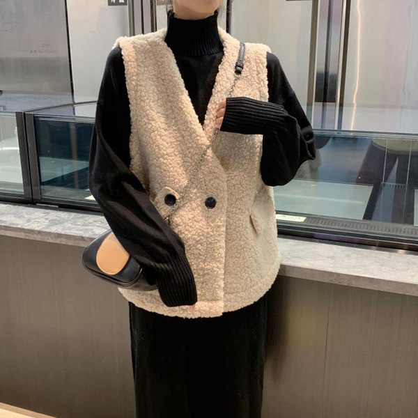 Σύγχρονο γυναικείο γιλέκο με γιακά και κουμπιά σχήματος V