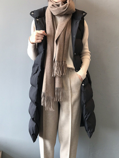 Pikk naiste vest nööpide ja kõrge kraega