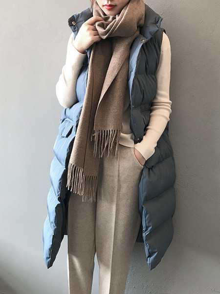 Pikk naiste vest nööpide ja kõrge kraega