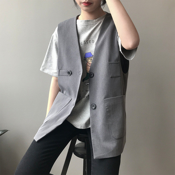 Lai nööpide ja taskutega tekstiilist vest