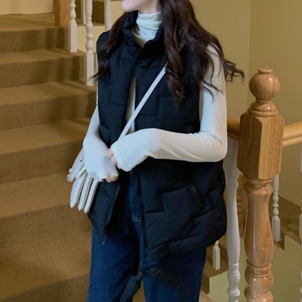 Naiste sügisvest taskute ja kõrge kraega