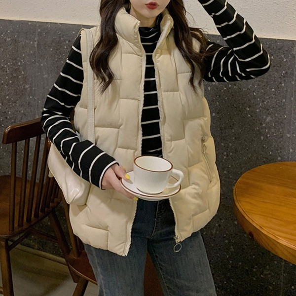 Naiste sügisvest taskute ja kõrge kraega