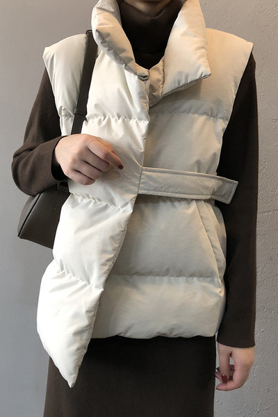 Sportlik-vabaaja naiste vesti asümmeetriline mudel