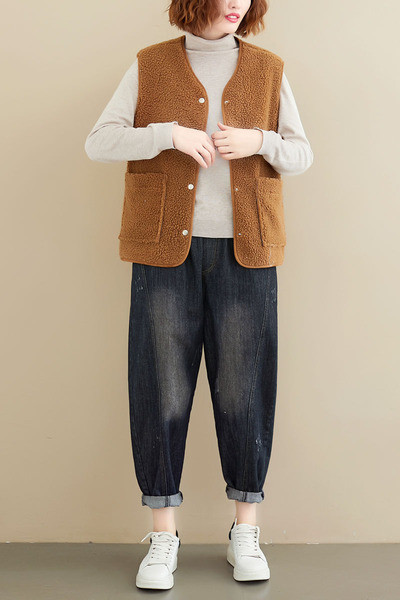 Uut mudelit spits-kaelusega taskutega naistevest