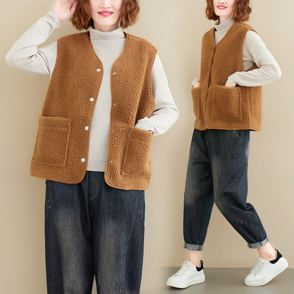 Uut mudelit spits-kaelusega taskutega naistevest