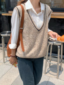 Γυναικείο πλεκτό γιλέκο με λαιμόκοψη