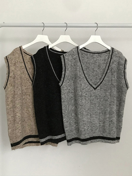 Γυναικείο πλεκτό γιλέκο με λαιμόκοψη