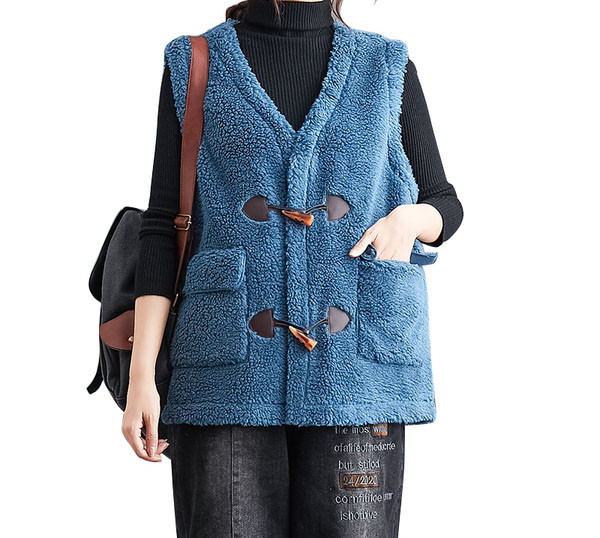 Taskute ja spitsikaelusega naiste talvesulevest