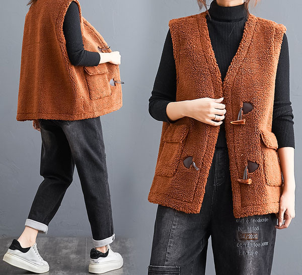 Taskute ja spitsikaelusega naiste talvesulevest